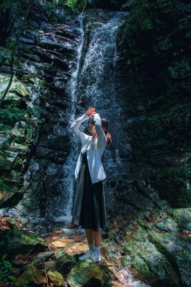 周扬青豪3万元的鱼子酱蛋糕，网友：贫穷限制了我们的想象力！